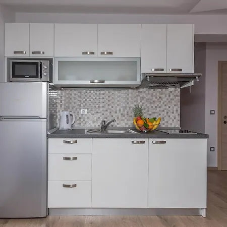 With A Parking Space - 6720 *