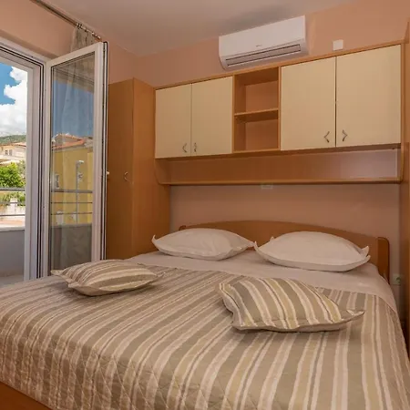 With A Parking Space - 6720 *