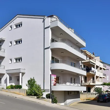 Lägenhet With A Parking Space - 6720 *