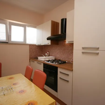 Lägenhet With A Parking Space - 6720 *