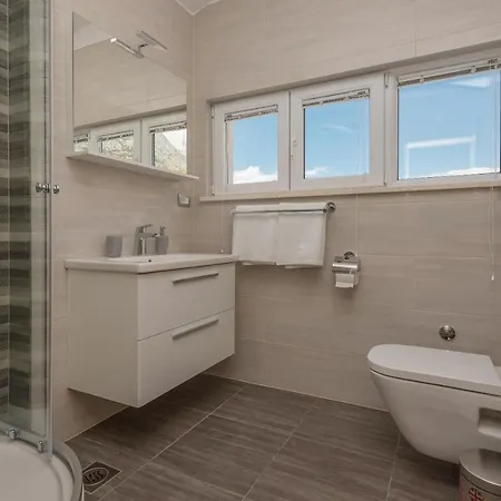 Lägenhet With A Parking Space - 6720