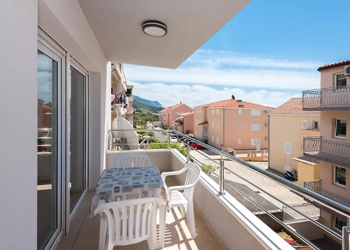 With A Parking Space - 6720