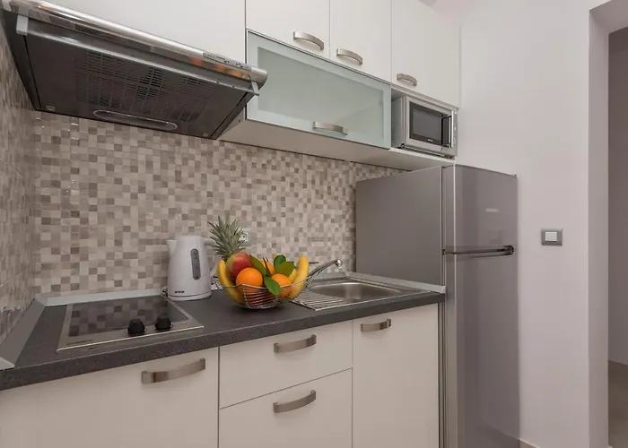 With A Parking Space - 6720 Apartman Makarska