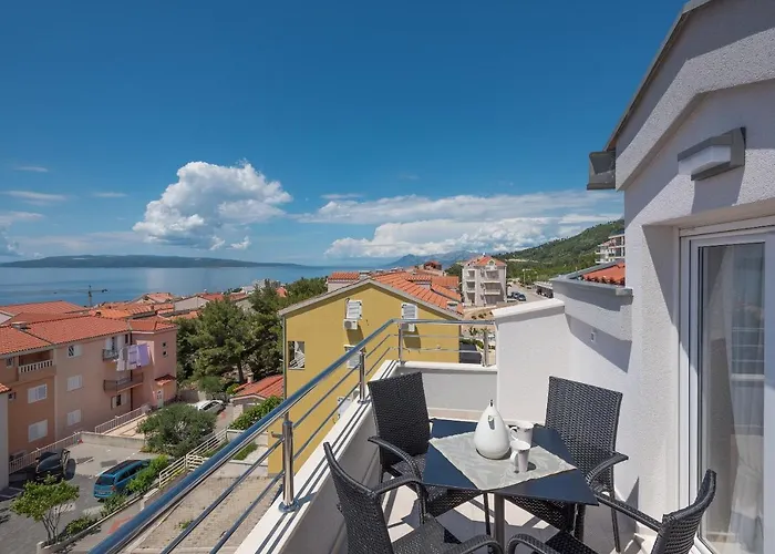 With A Parking Space - 6720 Makarska
