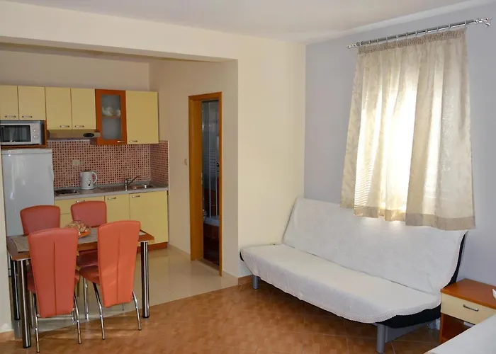 With A Parking Space - 6720 *