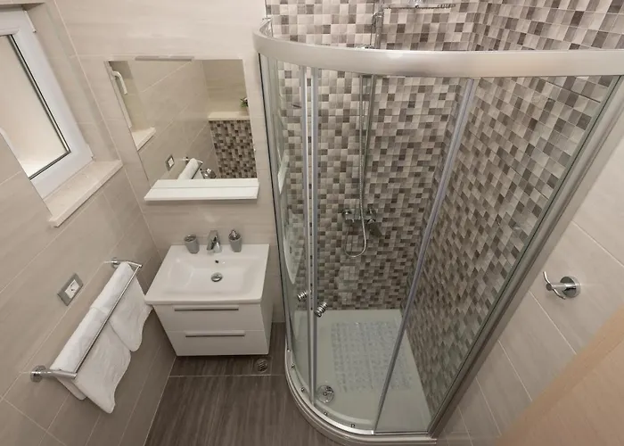 With A Parking Space - 6720 *