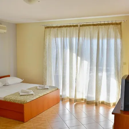 With A Parking Space - 6720 * מאקרסקה