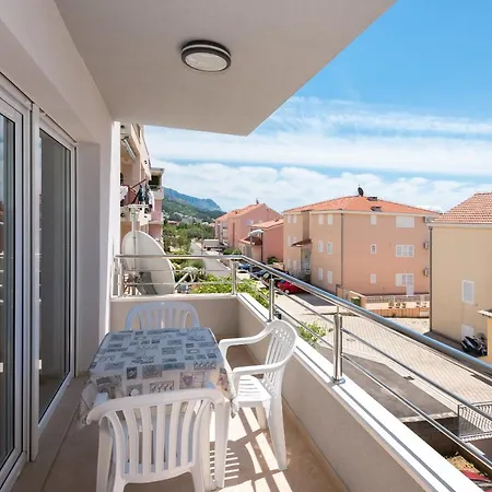 With A Parking Space - 6720