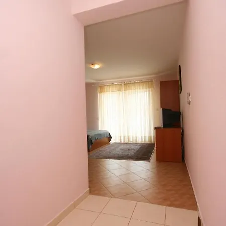 With A Parking Space - 6720 *