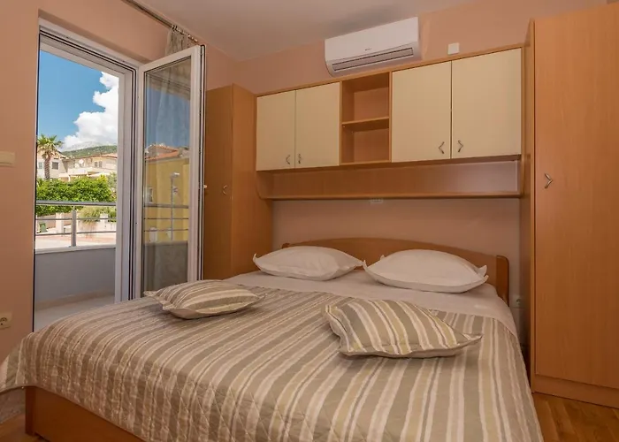 With A Parking Space - 6720 *