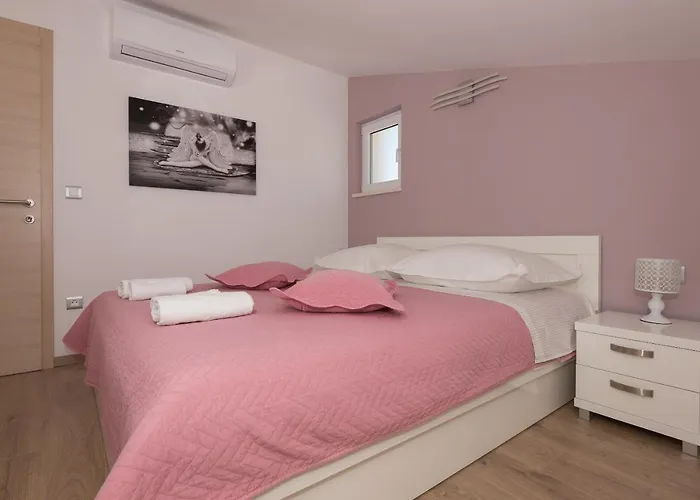 With A Parking Space - 6720